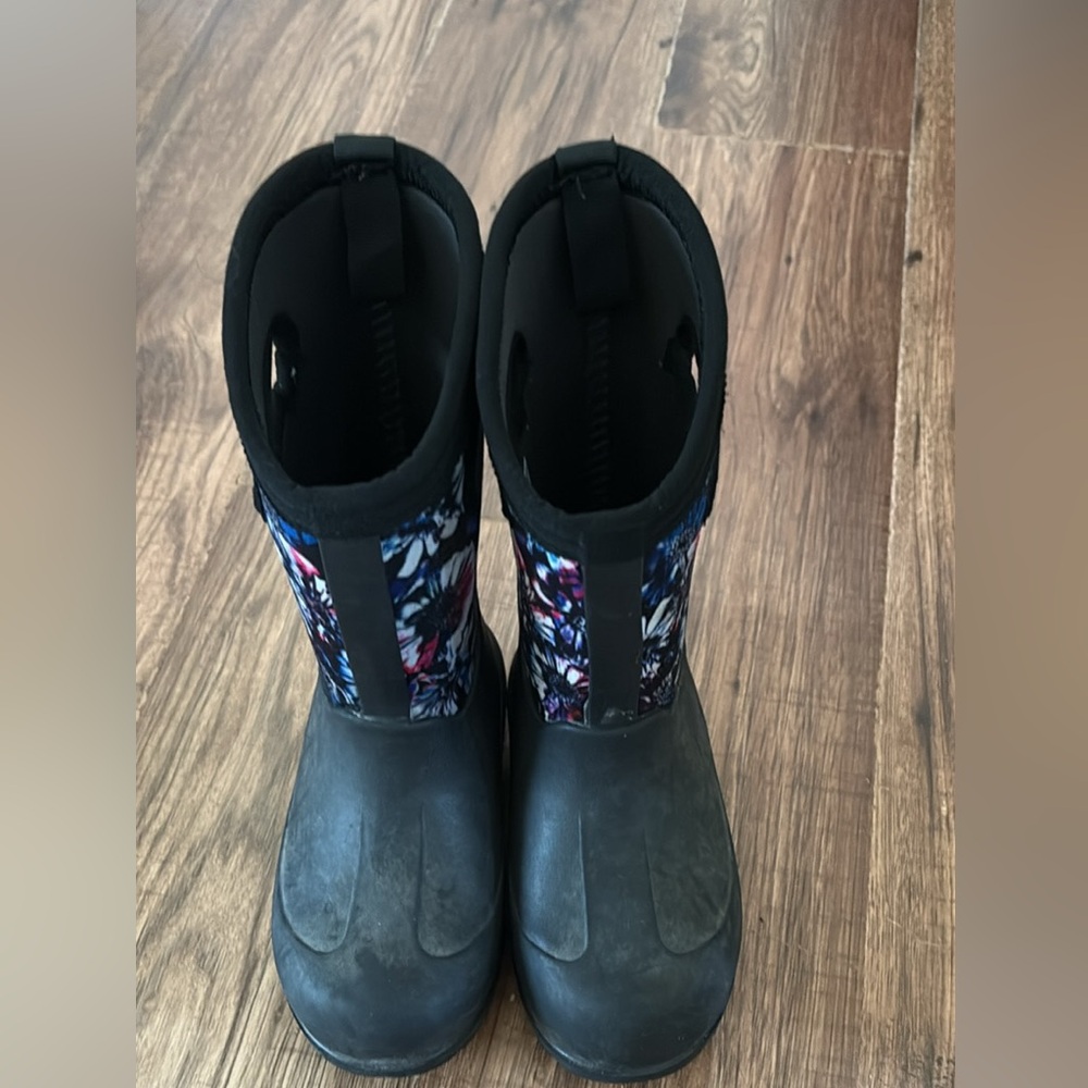 Kids size 11 Bogs Boots